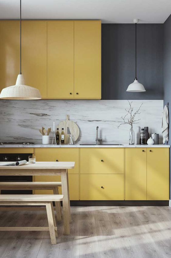 Cocina color amarillo con detalles gris.